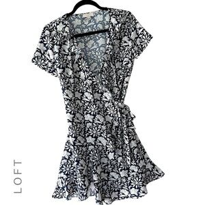 LOFT | NWOT RUFFLE FLOUNCE FLORAL WRAP DRESS SHORT SLEEVE NAVY BLUE & WHITE | XS